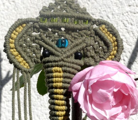 Ganesh en Macramé (Kiwi - Avocat) avec perles en Verre Tchèque