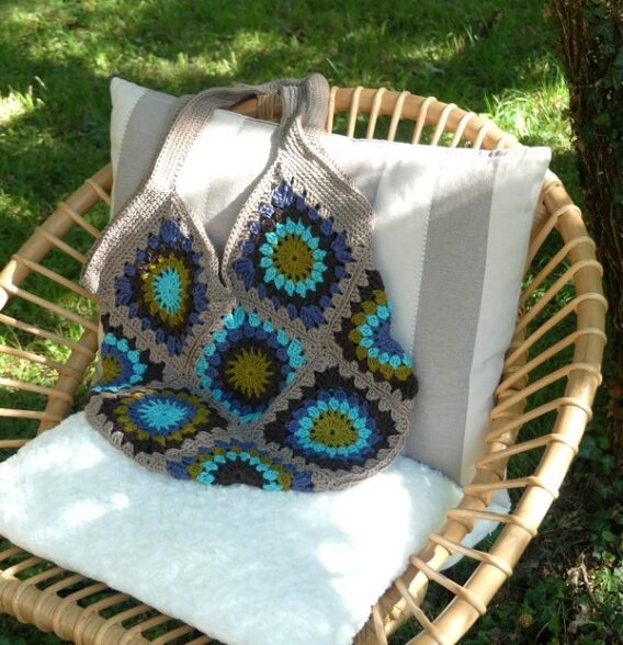 Grand Sac Bohème "Granny Sunflower" au Crochet Taupe verso