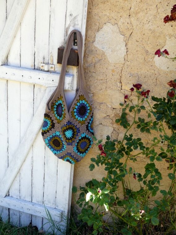 Grand Sac Bohème "Granny Sunflower" au Crochet Taupe recto