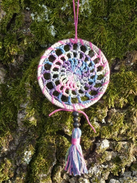 Petit Attrape-rêves "Arlequin" au Crochet diam 10 cm Modèle 2