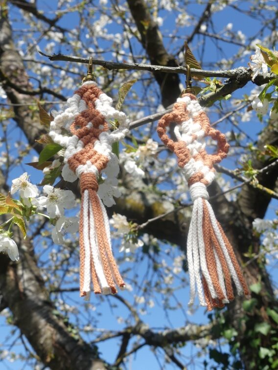 Porte Clé Arabesque Bohême Bicolore dans cerisier en fleur